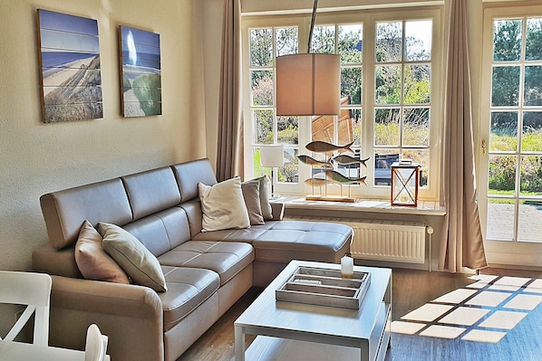 TV - Comfortable vacation apartment with garden and terrace (Wenningstedt)
