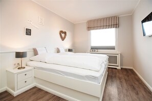 2 bedrooms, free WiFi, bed sheets - Modern vacation apartment with sauna and heated indoor pool in Westerland (Westerland)