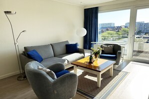 TV, stereo - Modern vacation apartment with sauna and heated indoor pool in Westerland (Westerland)
