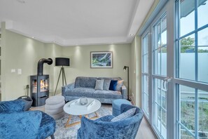 TV, fireplace - Spacious Alster house in Westerland with sauna, garden and modern furnishings (Westerland)