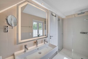 Hair dryer, towels - Spacious Alster house in Westerland with sauna, garden and modern furnishings (Westerland)