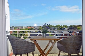 Outdoor dining - Modern vacation apartment with sauna and heated indoor pool in Westerland (Westerland)