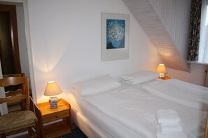 1 bedroom, free WiFi, bed sheets - Comfortable vacation apartment with sauna, garden and parking space in Tinnum (Tinnum)