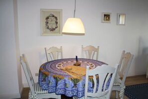 Dining - Comfortable vacation apartment with sauna, garden and parking space in Tinnum (Tinnum)