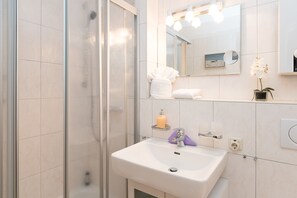 Towels - Comfortable apartment with balcony, elevator and parking space in Westerland (Westerland)