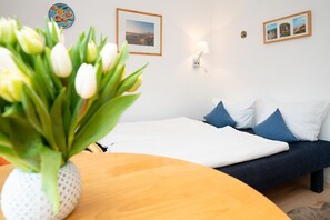1 bedroom, free WiFi, bed sheets - Comfortable apartment with balcony, elevator and parking space in Westerland (Westerland)