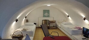 2 chambres, fer et planche à repasser, Wi-Fi, draps fournis