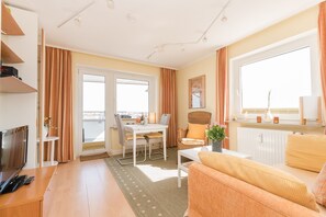 TV, stereo - Comfortable vacation apartment with balcony in Haus Ankerlicht (Westerland)
