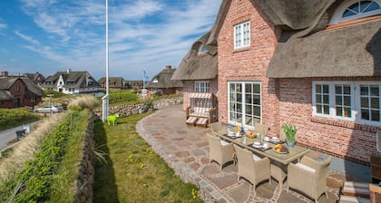 Haus Meerblick in Rantum: Großzügiges Ferienhaus mit Sauna und Meerblick