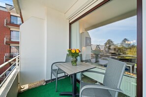 Outdoor dining - Modern vacation apartment with sauna and heated indoor pool in Westerland (Westerland)
