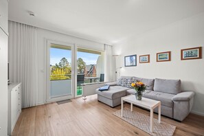 TV - Modern vacation apartment with sauna and heated indoor pool in Westerland (Westerland)