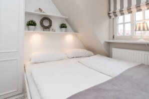 2 bedrooms, free WiFi, bed sheets - Comfortable apartment in Wenningstedt with balcony and modern furnishings (Wenningstedt)