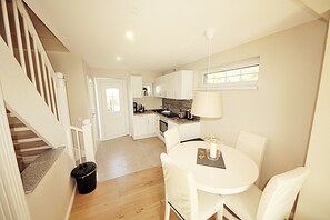 Fridge, oven, stovetop, dishwasher - Comfortable penthouse in Westerland with terrace and modern furnishings (Westerland)