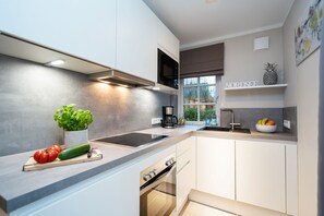Fridge, microwave, oven, stovetop - Beautiful and well-equipped vacation apartment in the south of Westerland. (Westerland)