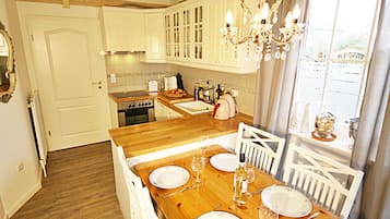 Kühlschrank, Ofen, Herdplatte, Geschirrspüler