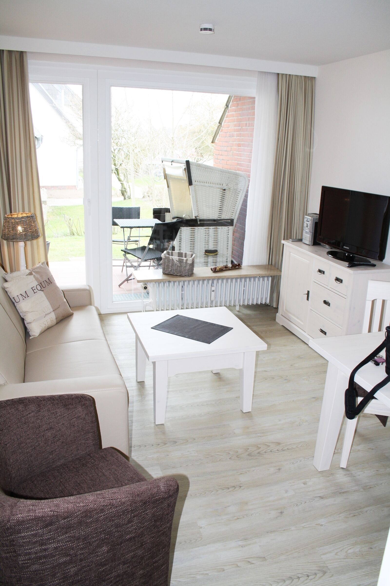 Télévision, chaîne hi-fi