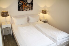 1 bedroom, free WiFi, bed sheets - Comfortable apartment with terrace, garden and parking space in Wenningstedt (Wenningstedt)