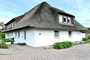 Exterior - House Excelsior in Rantum - Comfortable vacation apartment with outdoor pool (Rantum)