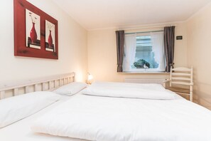 2 bedrooms, free WiFi, bed sheets - Light-flooded apartment on the ground floor/ground floor in Westerland with terrace and garden (Westerland)