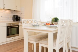 Dining - 3-room apartment on the ground floor in a quiet location in Alt-Westerland (Westerland)
