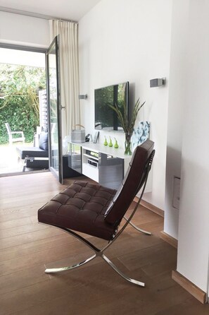 TV, stereo - Spacious 3-room apartment with terrace and garden in Wenningstedt (Wenningstedt)