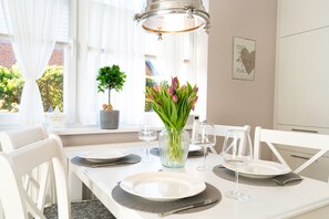 Dining - 3-room apartment on the ground floor in a quiet location in Alt-Westerland (Westerland)