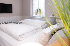 2 bedrooms, free WiFi, bed sheets - 3-room apartment on the ground floor in a quiet location in Alt-Westerland (Westerland)