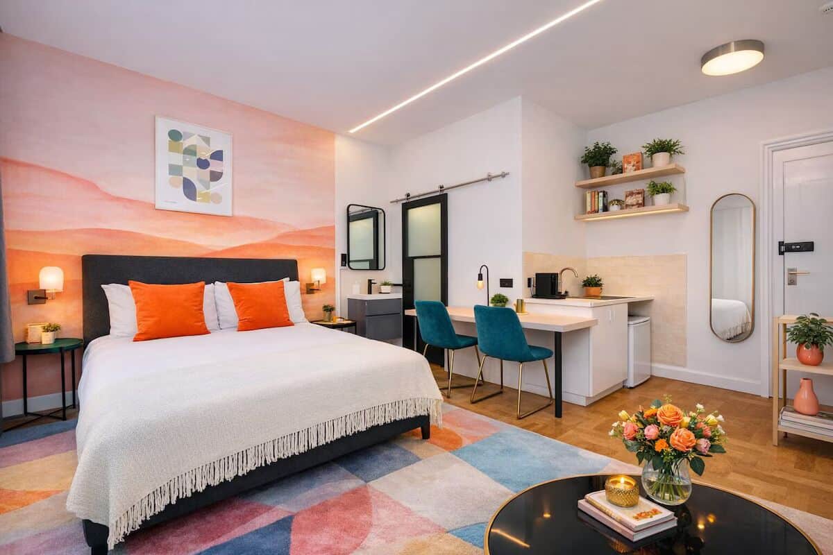 Comfort-Apartment, 1 Doppelbett und Schlafsofa, Nichtraucher, Stadtblick | Zimmersafe, Bügeleisen/Bügelbrett, kostenloses WLAN