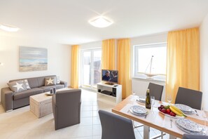 TV, stereo - Cozy 2-room apartment on the ground floor in Westerland (Westerland)