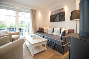 TV, fireplace - Modern vacation home with its own sauna, whirlpool bath and terrace (Tinnum)