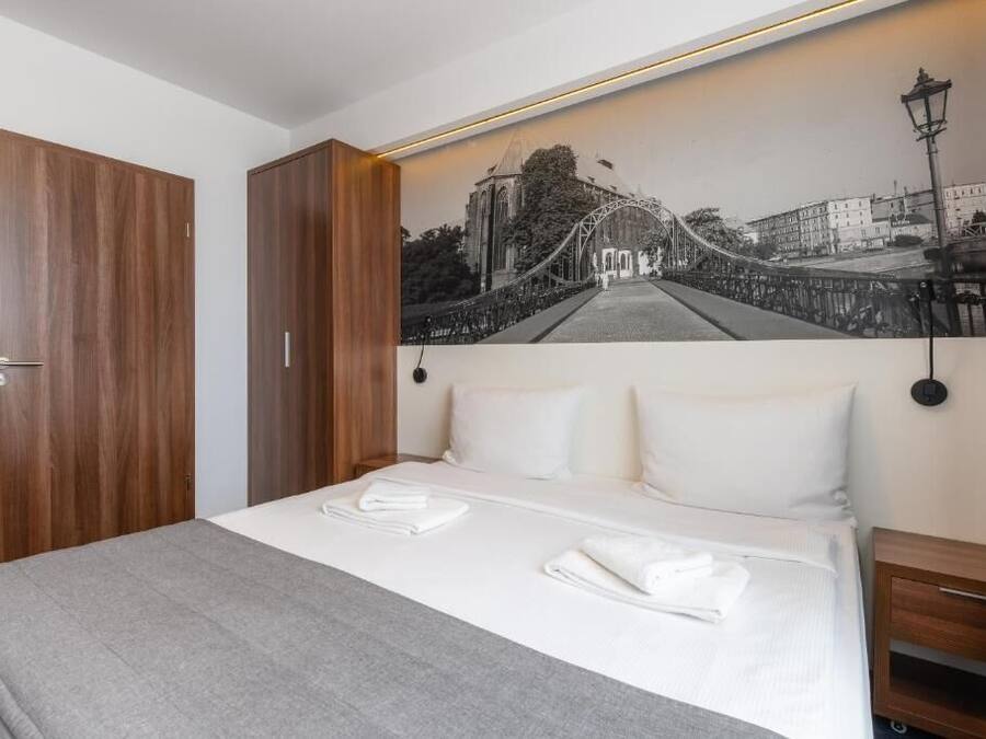 Desk, laptop workspace, free WiFi, wheelchair access