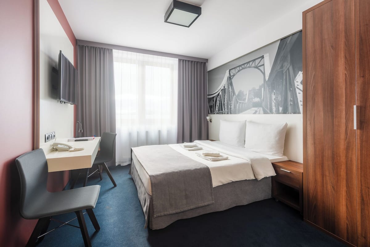 Kamar Double Superior untuk 1 Orang, pemandangan halaman | Meja kerja, ruang kerja ramah laptop, dan Wi-Fi gratis