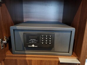 Unclassified image, 2 of 13, button - Terminal Hotel (Wrocław)