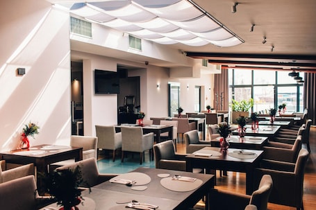 Restaurant. Terminal Hotel