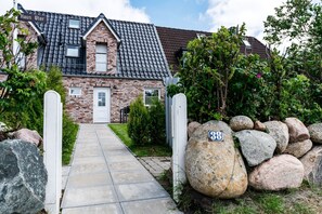 Exterior - Beautiful house Uter with terrace and modern furnishings in Westerland (Westerland)