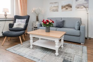 TV, stereo - Modern vacation apartment Haus Undine 2nd floor with balcony and terrace in Westerland (Westerland)
