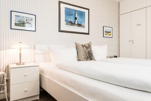 1 bedroom, free WiFi, bed sheets - Modern vacation apartment Haus Undine 2nd floor with balcony and terrace in Westerland (Westerland)