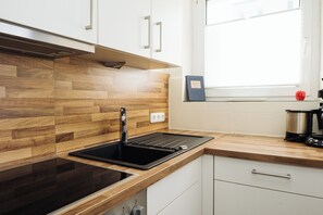 Fridge, oven, stovetop, dishwasher - Modern & newly renovated vacation apartment, close to the center & beach (Westerland)