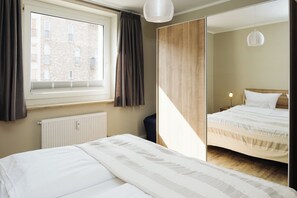 2 bedrooms, free WiFi, bed sheets - Modern & newly renovated vacation apartment, close to the center & beach (Westerland)