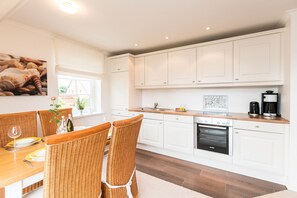 Private kitchen - Comfortable vacation apartment with balcony and modern furnishings in Westerland (Westerland)