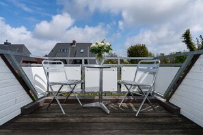 Terrace/patio - Comfortable vacation apartment with balcony and modern furnishings in Westerland (Westerland)