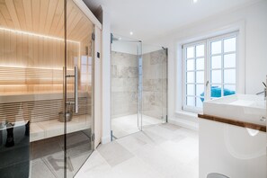 Hair dryer, towels - Charlottes Strandhus - Luxury under thatch in Wenningstedt (Wenningstedt)