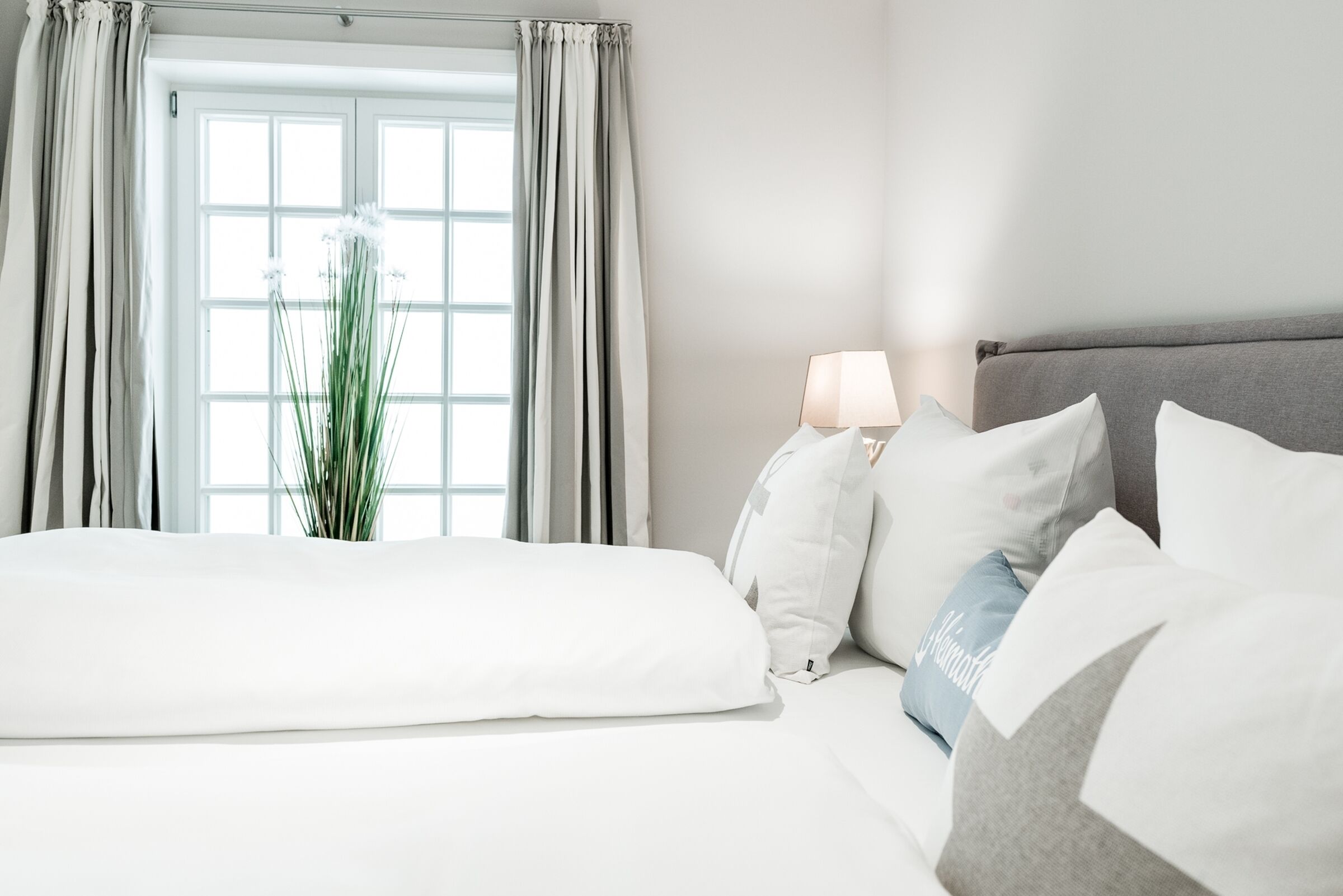 3 室のベッドルーム、WiFi (無料)、ベッドシーツ