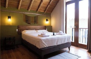 House - w Serene 2BR Riverside Villa w Nature Views (Calca)