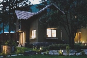 House - w Serene 2BR Riverside Villa w Nature Views (Calca)