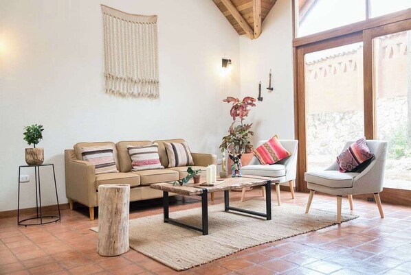 House - w Serene 2BR Riverside Villa w Nature Views (Calca)