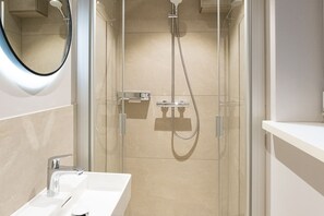Hair dryer, towels - Exclusive thatched house in Wenningstedt with sauna, garden and modern furnishings (Wenningstedt)