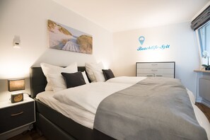 1 bedroom, free WiFi, bed sheets - Modern apartment with balcony and comfortable furnishings in Westerland (Westerland)