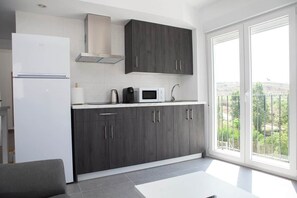 Fridge, microwave, stovetop, toaster - El chorrillo 2 appartment (Almayate)