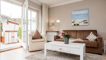 Fernseher, Tischfußball, Stereoanlage